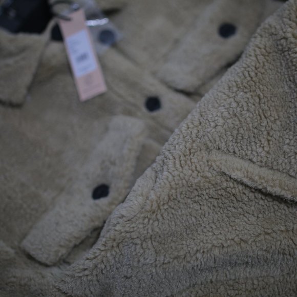 NWT Beige Faux Fur Teddy Puffer Shacket. - Picture 12 of 12